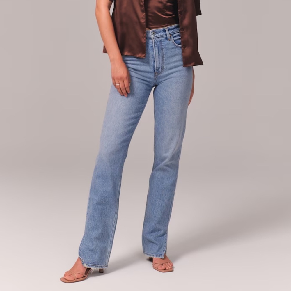 Ultra High Rise 90s Straight Jean Color: Light With Vent Hem size 28/6R